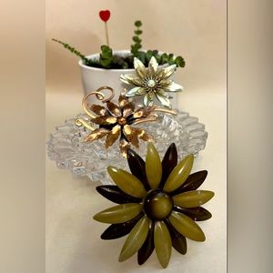 Antique lot of 3 floral brooches including a Renoir